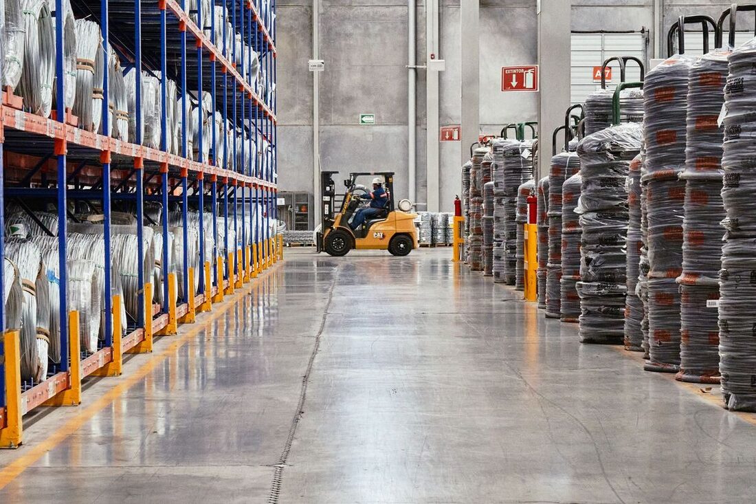 Forklift operating in a Nashville distribution warehouse